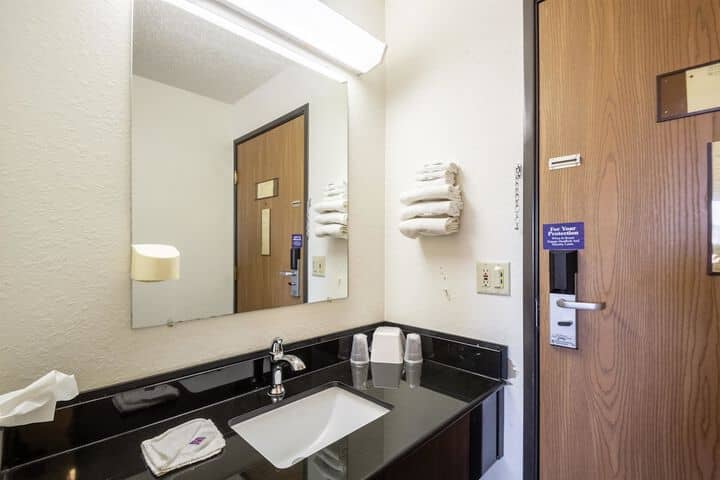 Room 13 of 38