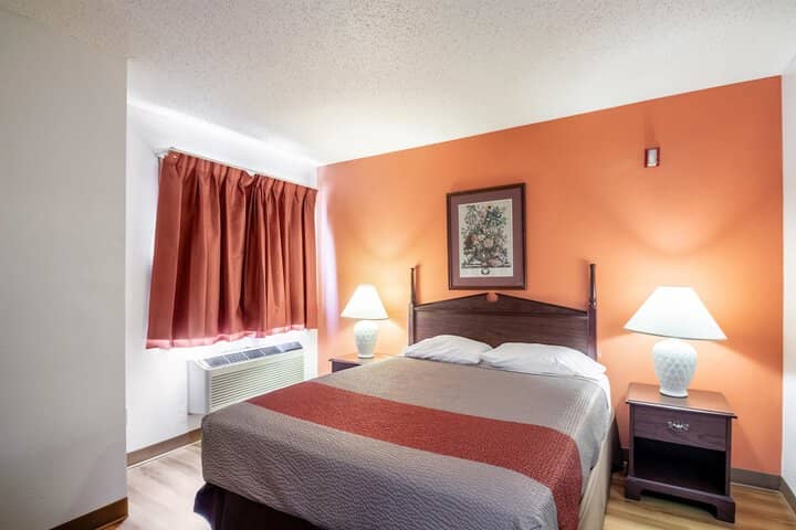 Room 19 of 38