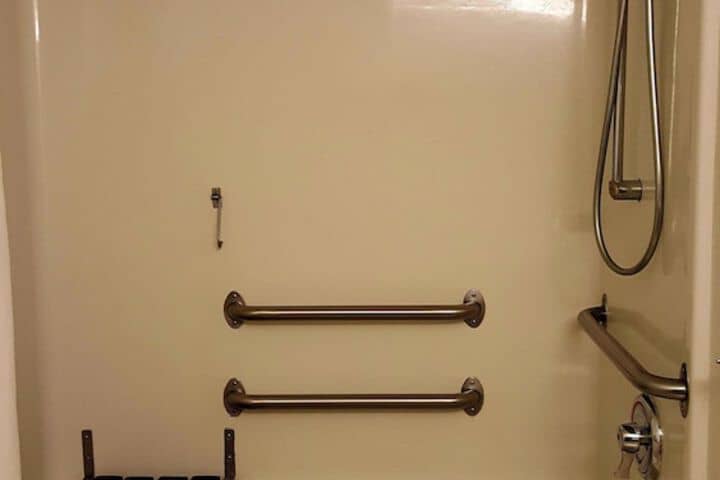 Room 25 of 38